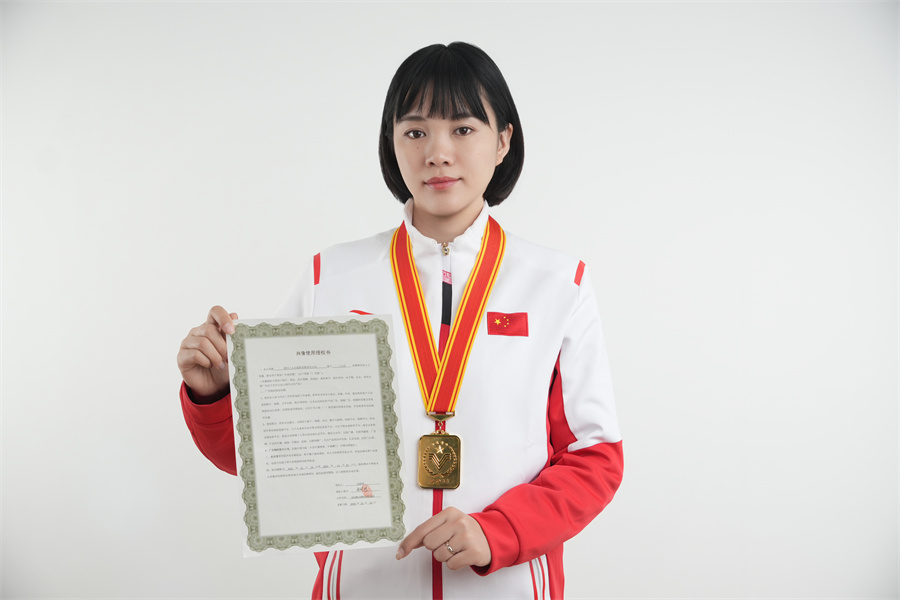 刘婷婷代言三人行肥料